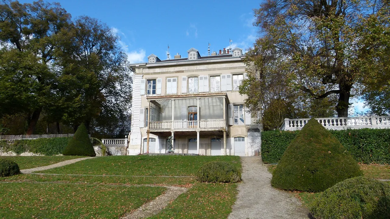 Le château de Voltaire à Ferney-Voltaire, et ses jardins
